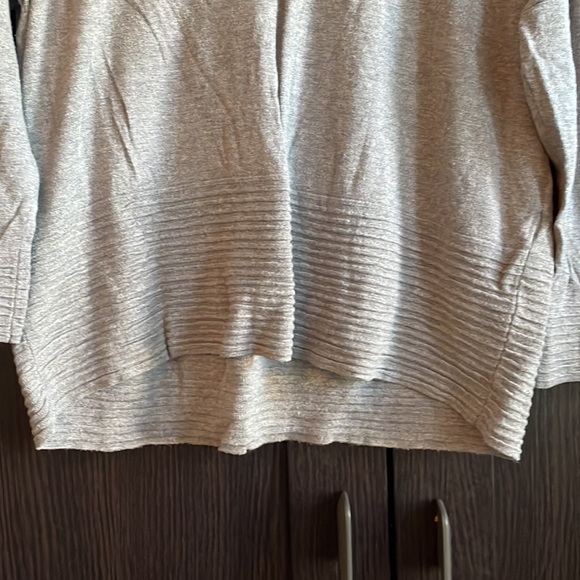 Cyrus Gray light weight sweater - Picture 2 of 6